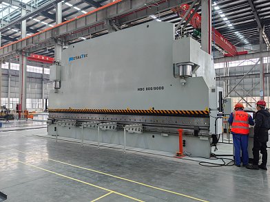 Фото 68 - MetalTec HBC 1200/6000 листогибочные гидравлические прессы с ЧПУ большого тоннажа.