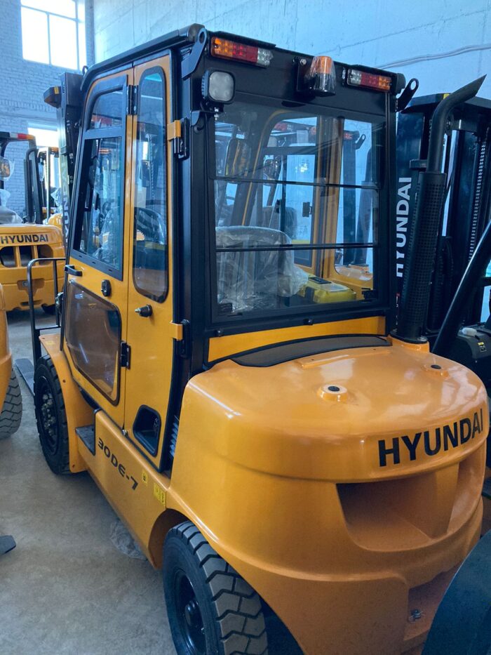 Фото 8 - Вилочный погрузчик Hyundai 35LE-7.