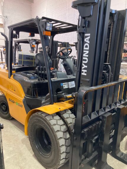 Фото 5 - Вилочный погрузчик Hyundai 50DA-9F.