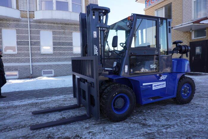Фото 2 - Вилочный погрузчик TRF D50-4X.