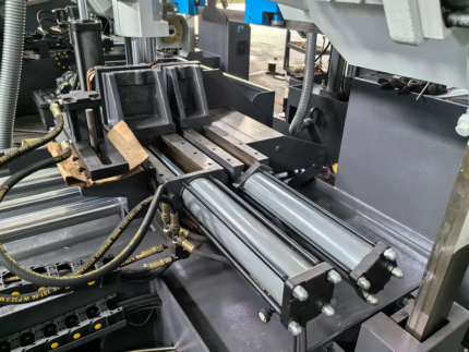 Фото 27 - MetalTec MBS 430 CА автоматический колонный ленточнопильный станок.
